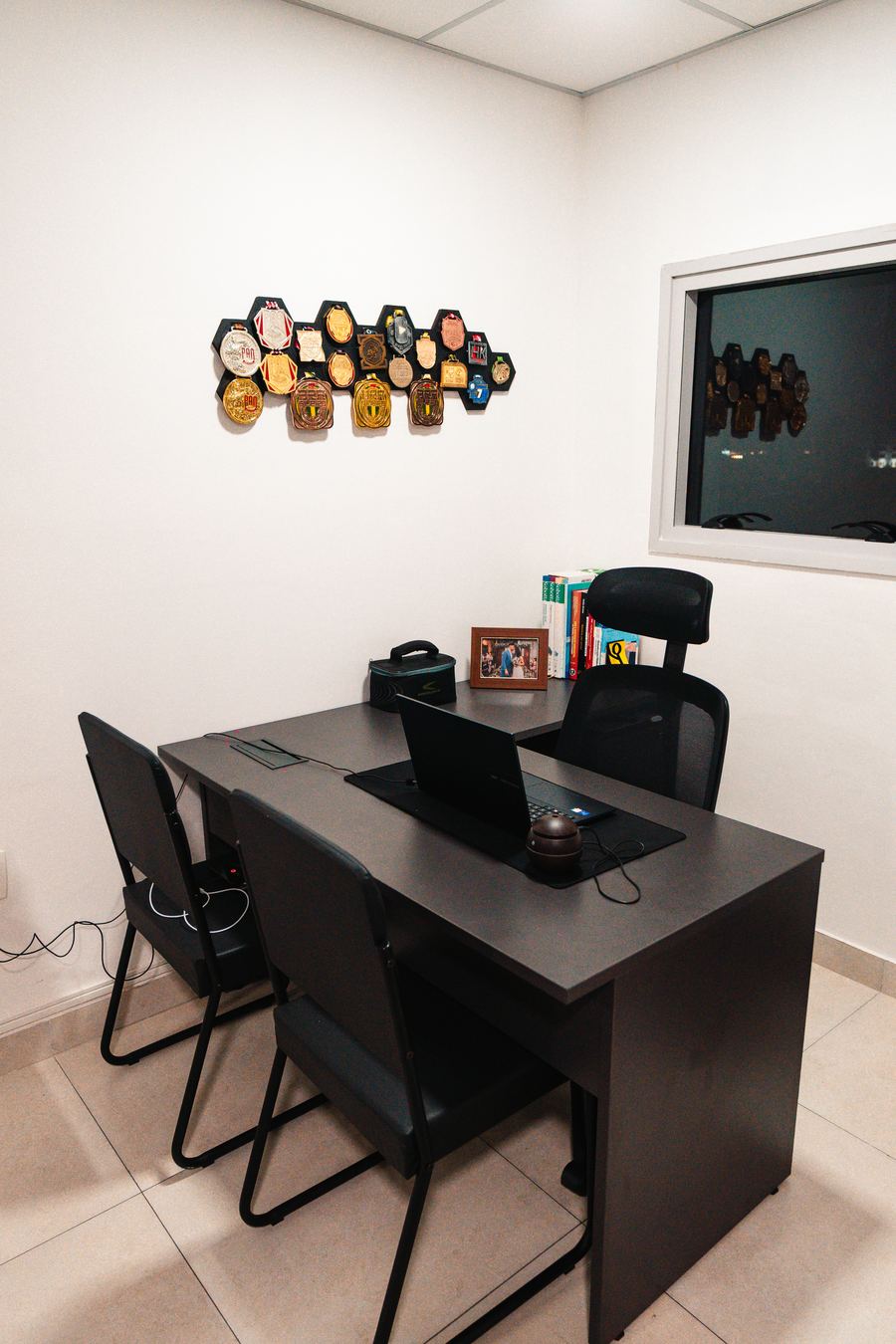 Mesa de atendimento para a conversa inicial